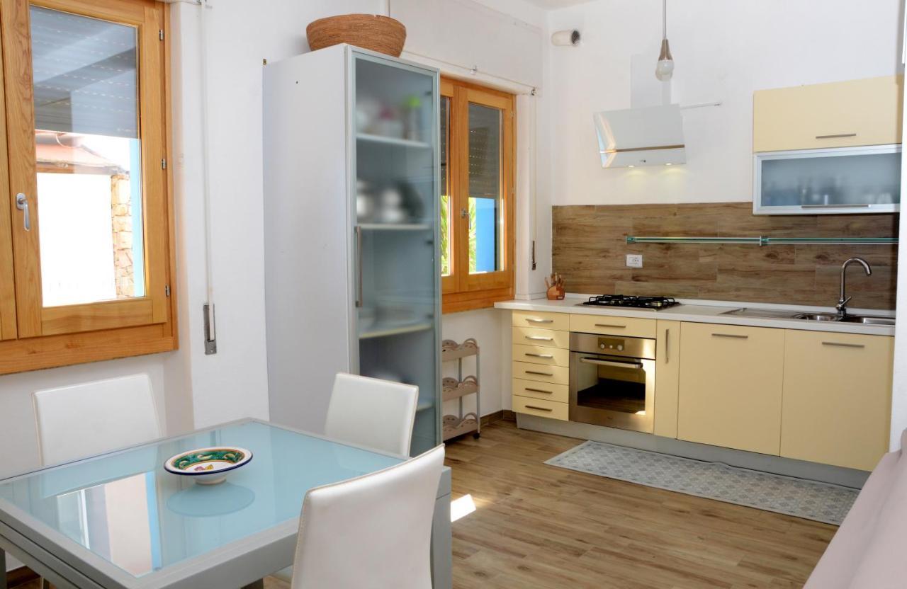 Apartments Villa Corrias Cala Liberotto Exteriör bild